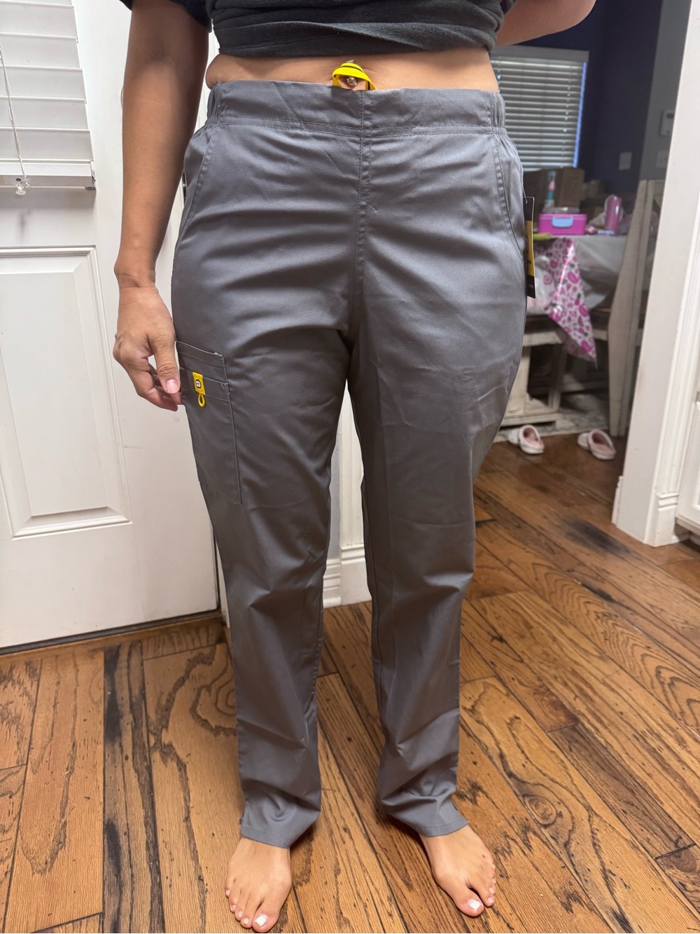 Wink Women’s Scrub Pants with Yellow Accent NWT - Picture 2 of 6